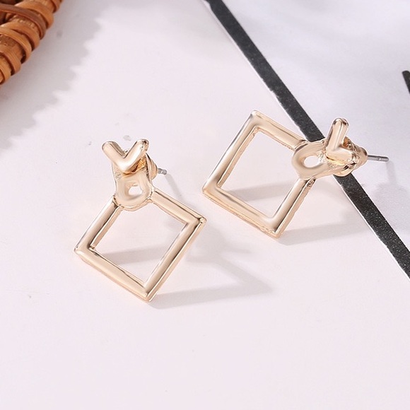 🔸2 for $15🔸Earrings Gold Tone - Picture 2 of 3